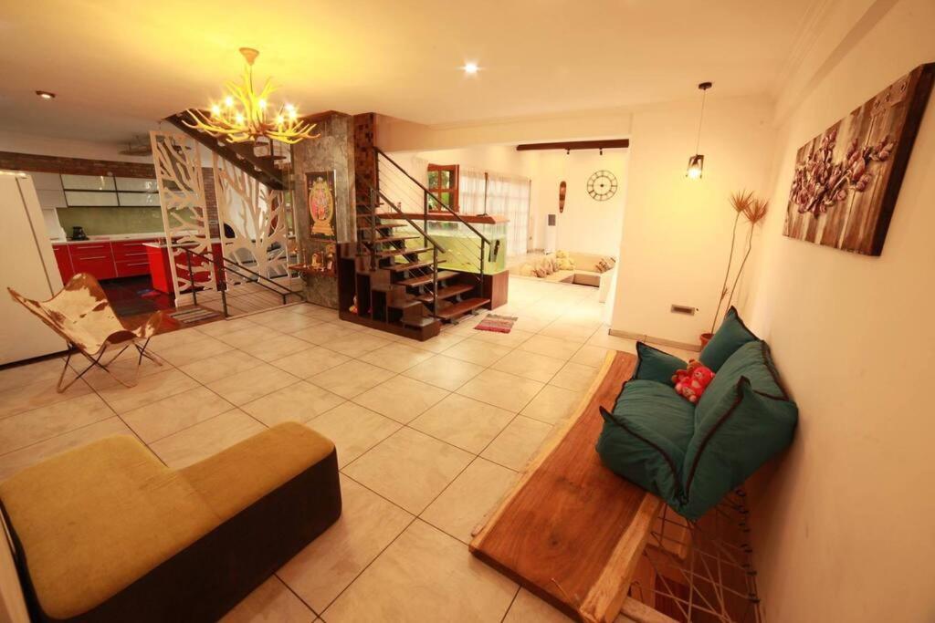 Varaa Villa Mysore Exteriör bild