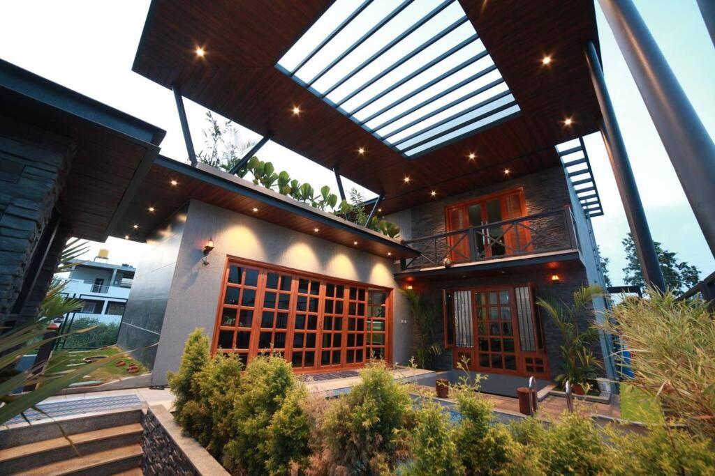 Varaa Villa Mysore Exteriör bild